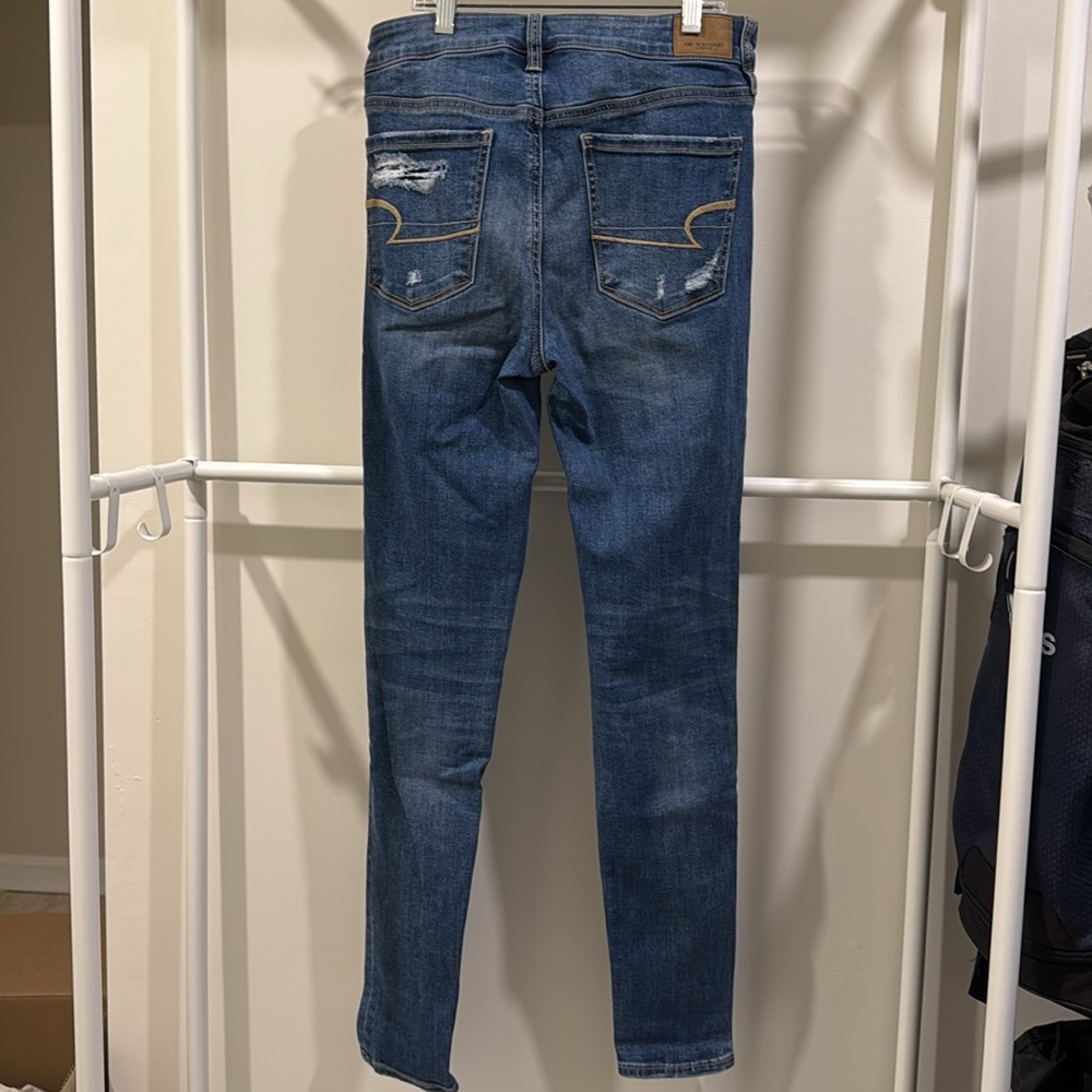 American Eagle Hi Rise Distressed Jagging - Picture 2 of 4